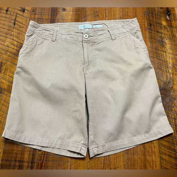 Austin Clothing Co Pleated Khaki Shorts, Size 6 - Picture 1 of 9